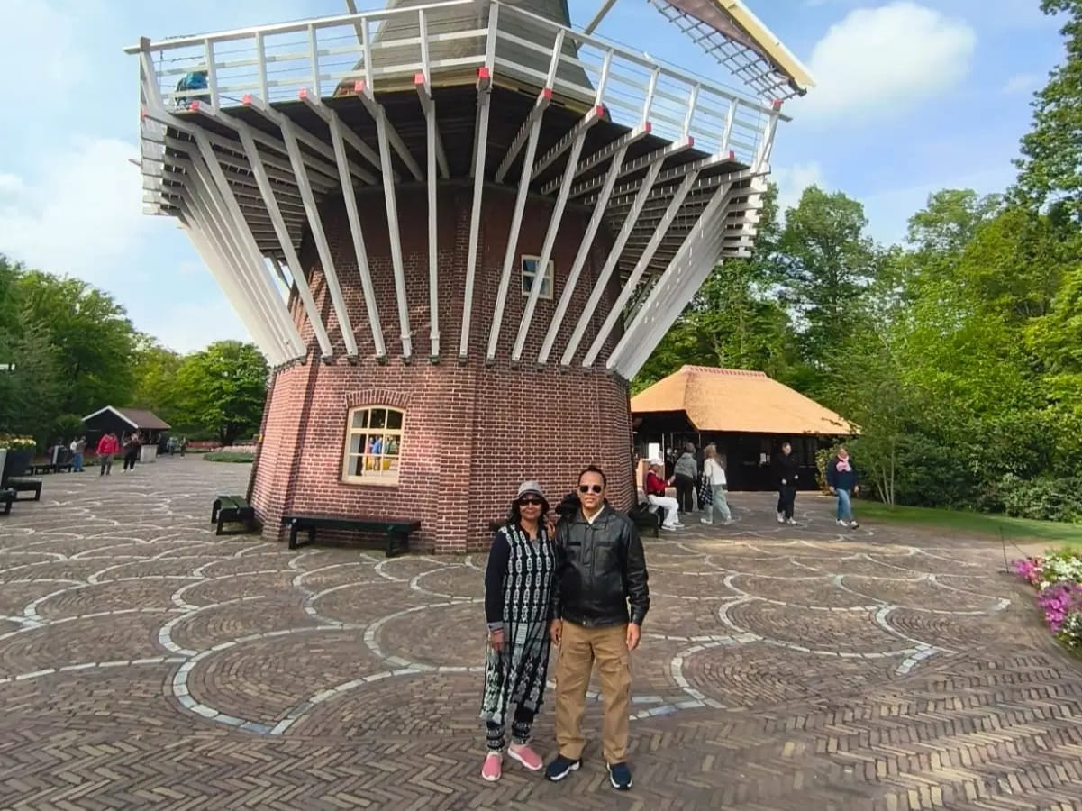 Couple at Keukenhof windmill, Netherlands