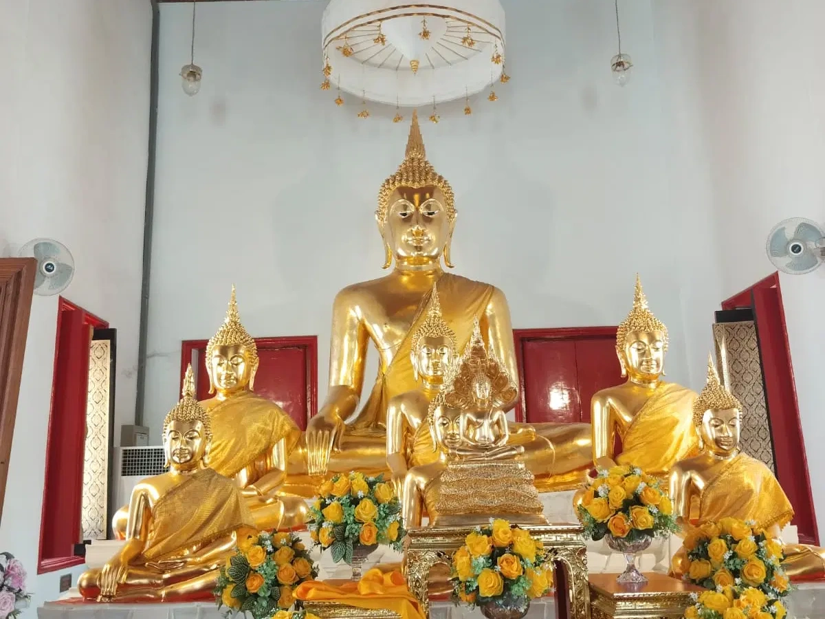 Golden Buddha statues inside a traditional temple in Bangkok,the 28th Thailand