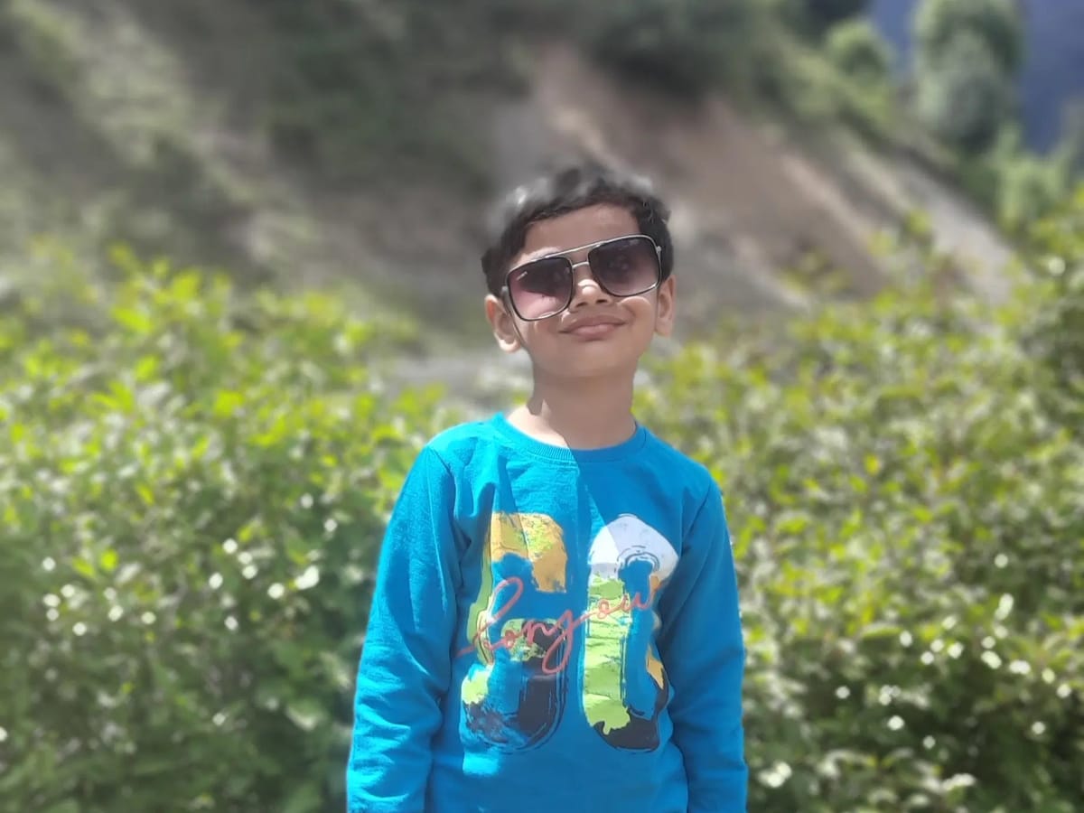 Gururaj Deshpande Explores Kashmir with Family: A Trip Review with Thrillophilia