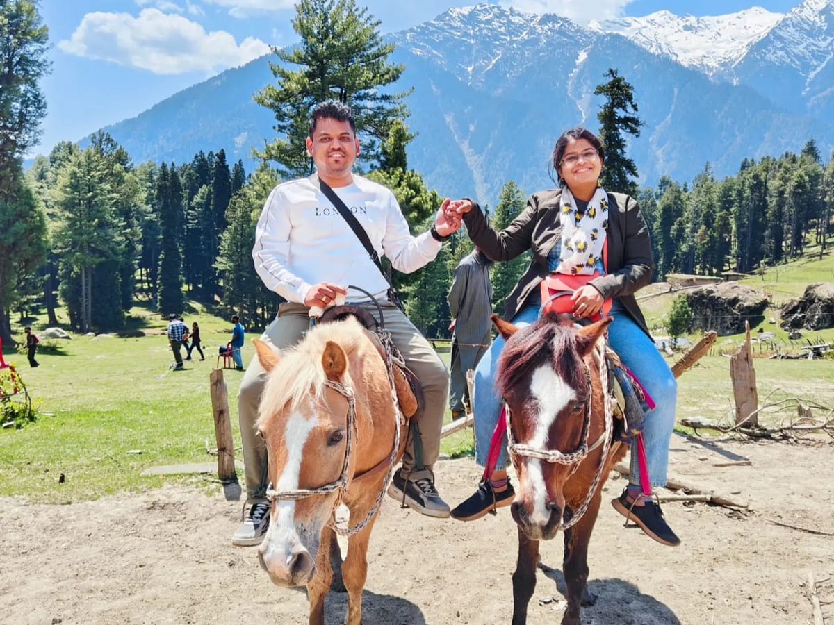 Shubham Ukey’s Romantic Getaway in Kashmir with Thrillophilia