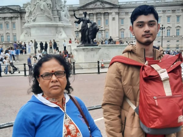 Four Travellers, a Convocation in London, and Then the Rest of the UK: Jaydeep's Family Trip with Thrillophilia