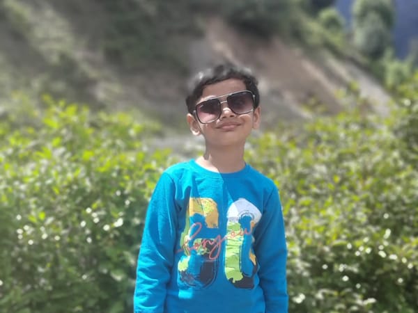Gururaj Deshpande Explores Kashmir with Family: A Trip Review with Thrillophilia